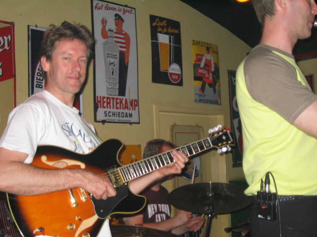 Henk Frans met Ibanez Artstar AS 120 met Fool Proof and the Fool Horns, januari 2005